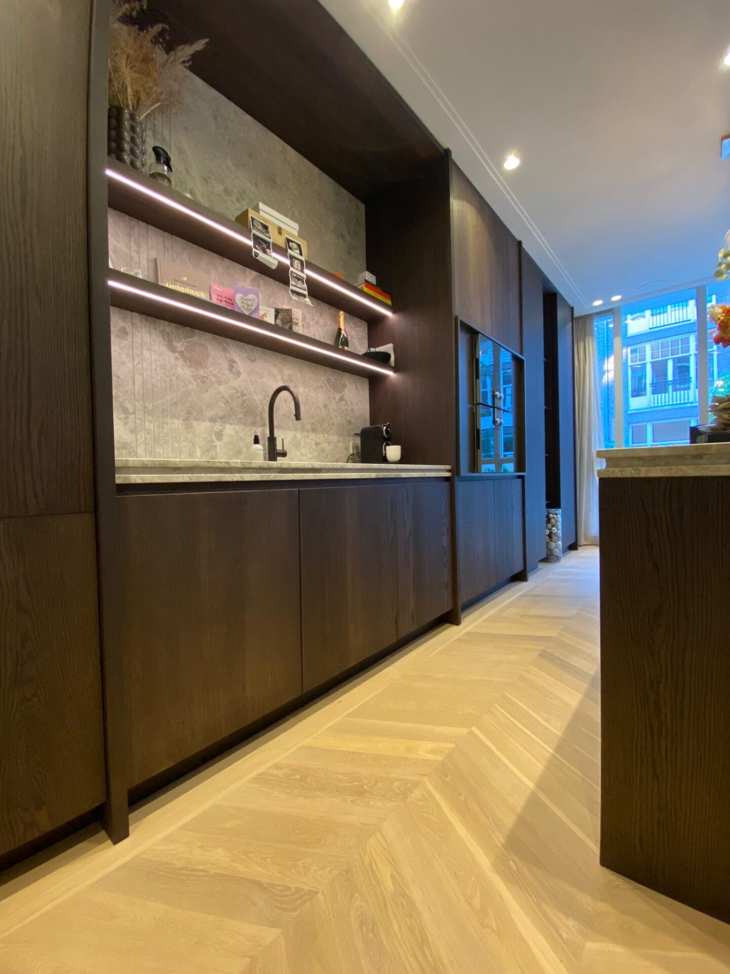 zij aanzicht keuken door PBI bouw, installatiebedrijf en verbouwen
